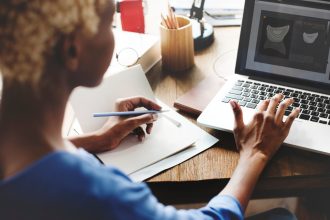 Comment débuter une carrière en animation 3D FX : les premiers pas à suivre